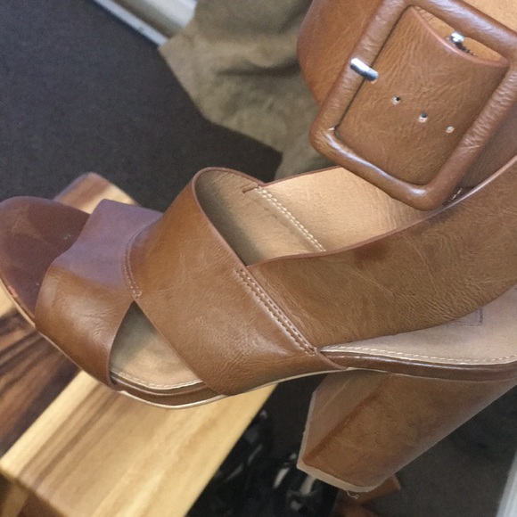 Ladies US 9 Leila Stone pump sandle - Picture 8 of 10